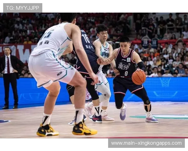 青岛队冲击季后赛，现场气氛火热！，青岛队首发